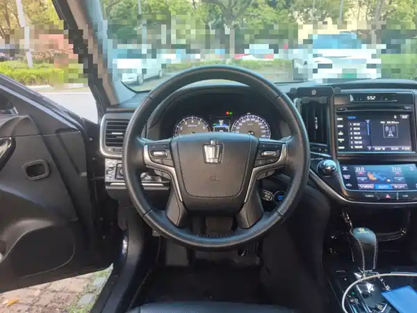 Toyota Crown 2018