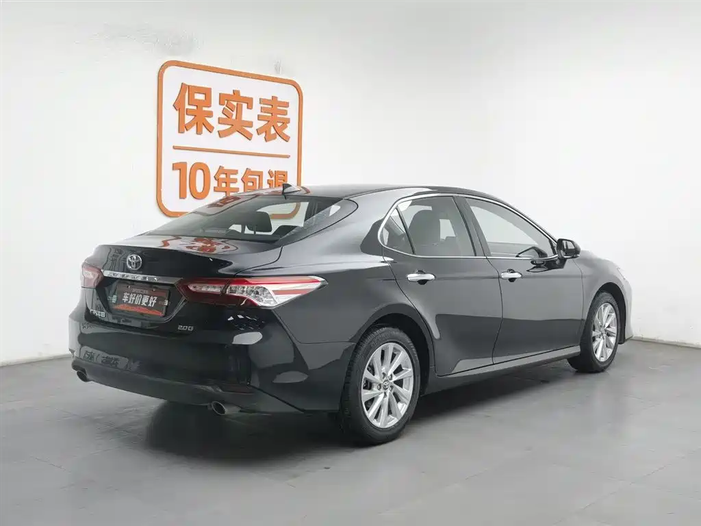 Toyota Camry 2022 — фото 2