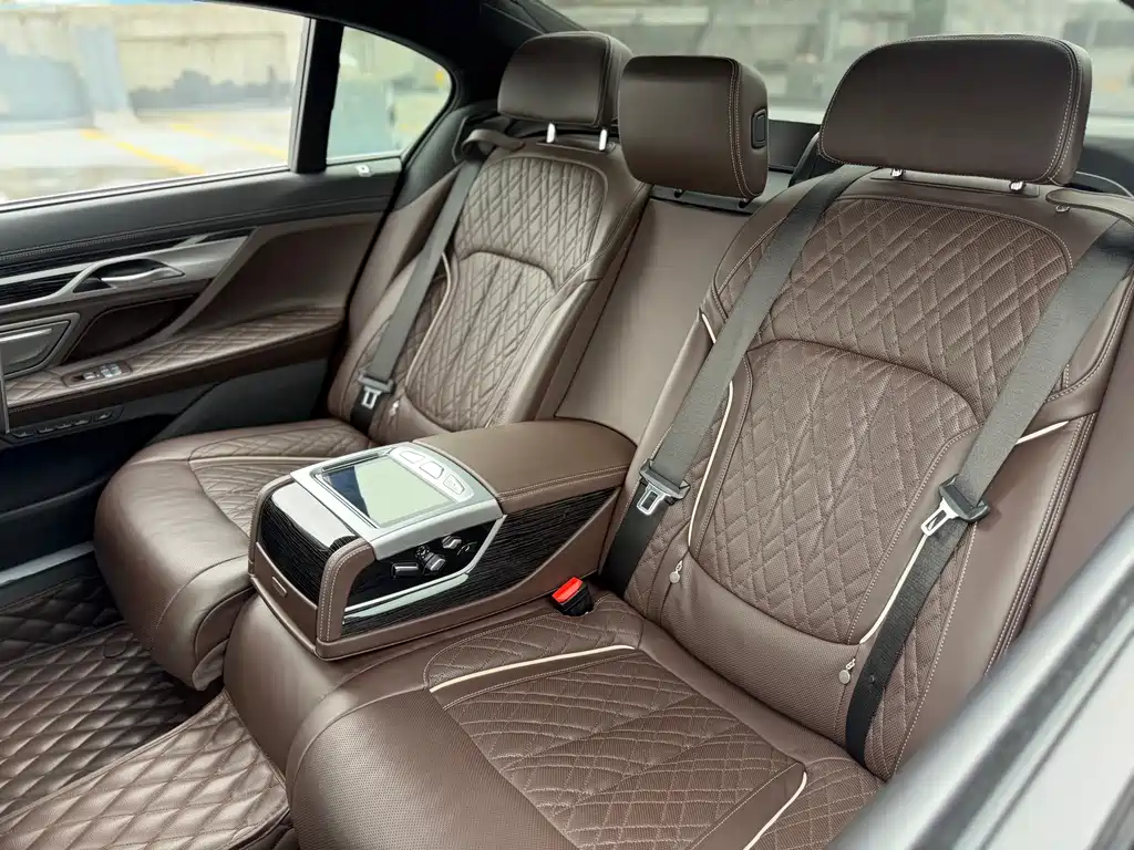 BMW 7 Series 2021 — фото 15