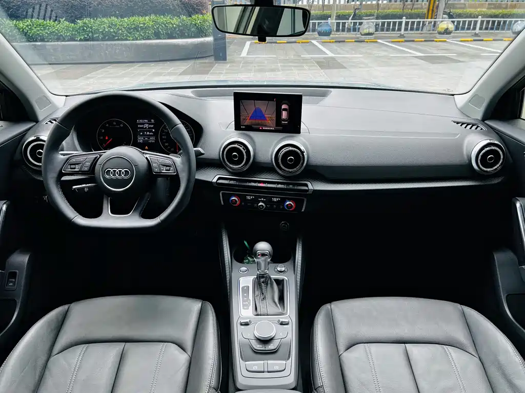 Audi Q2L 2023