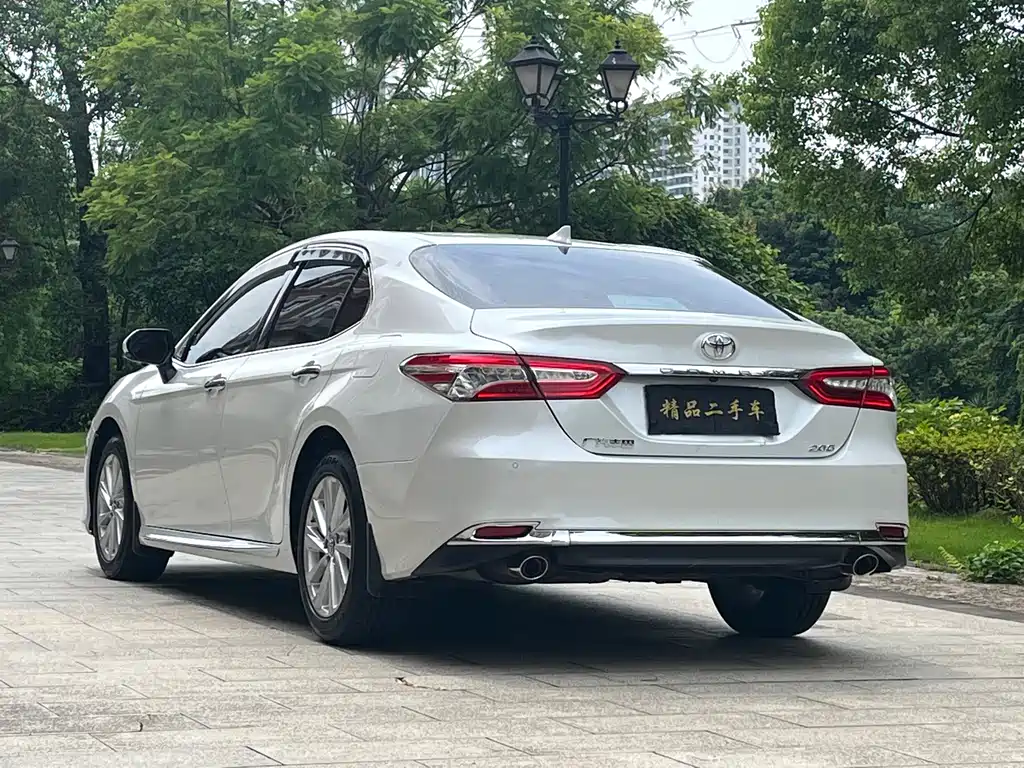 Toyota Camry 2023 — фото 7