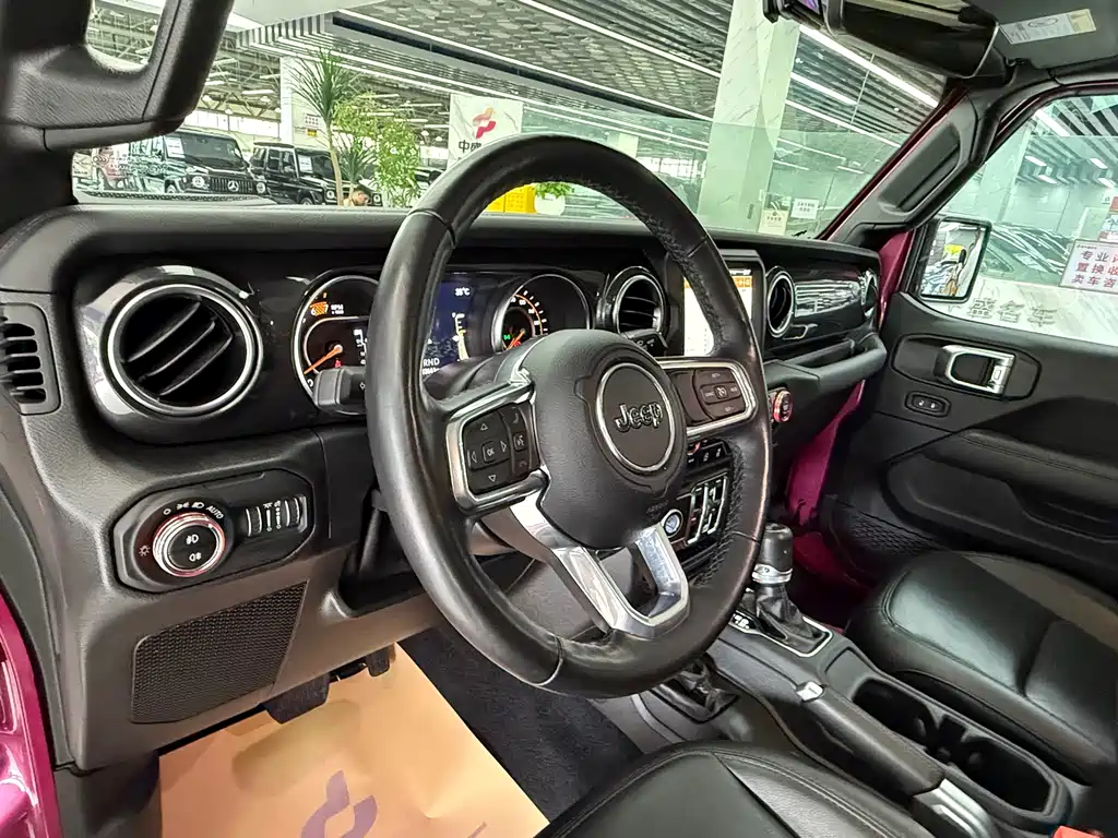 Jeep Wrangler 2023 — фото 27