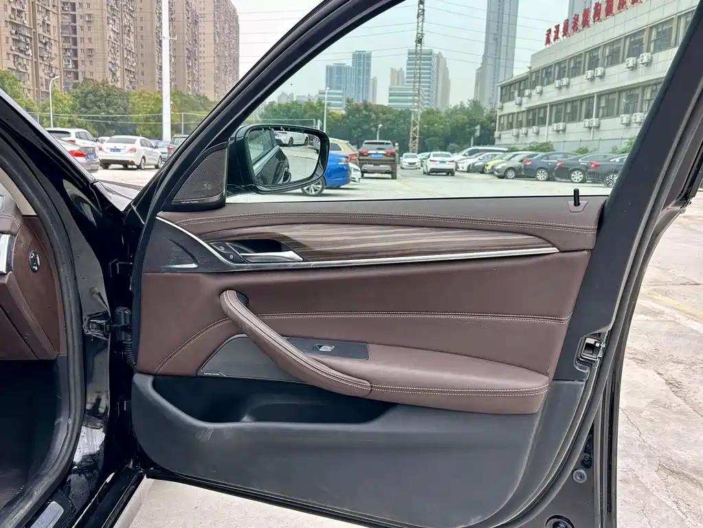 BMW 5 Series 2023 — фото 19