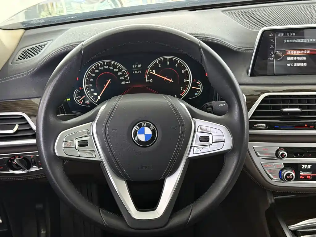 BMW 7 Series 2017 — фото 12