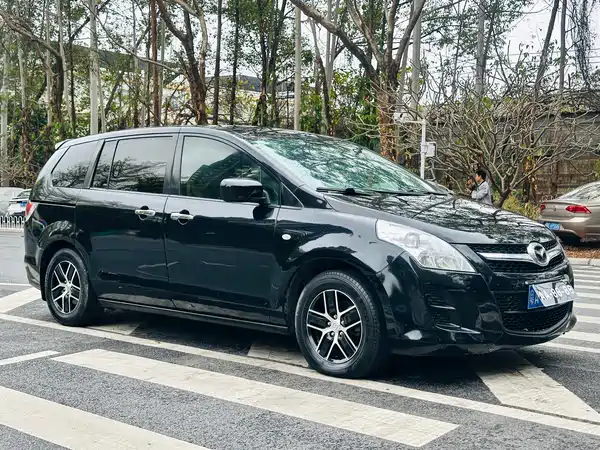 Mazda 8 2013