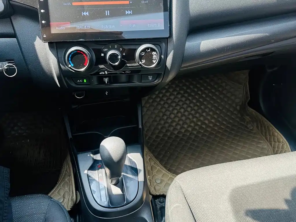 Honda Fit 2017 — фото 16