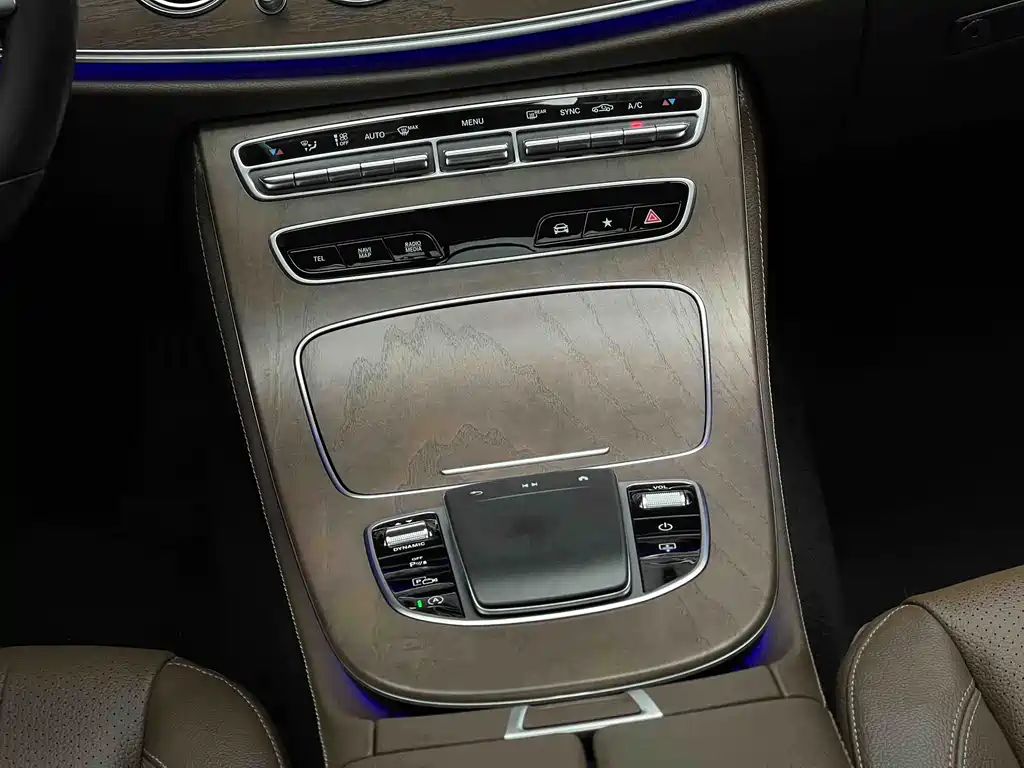 Mercedes-Benz E-Class 2021 — фото 10