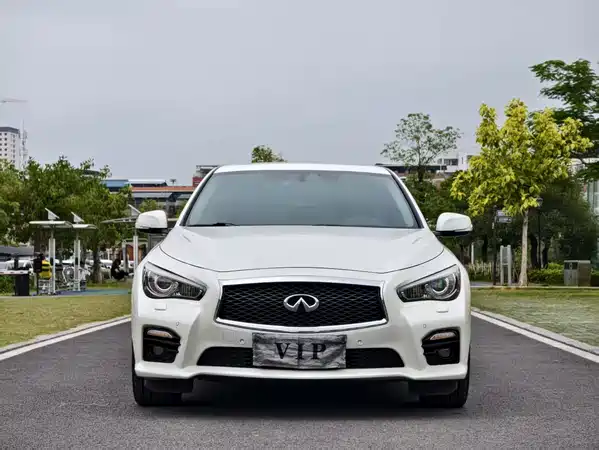 Infiniti Q50L 2015