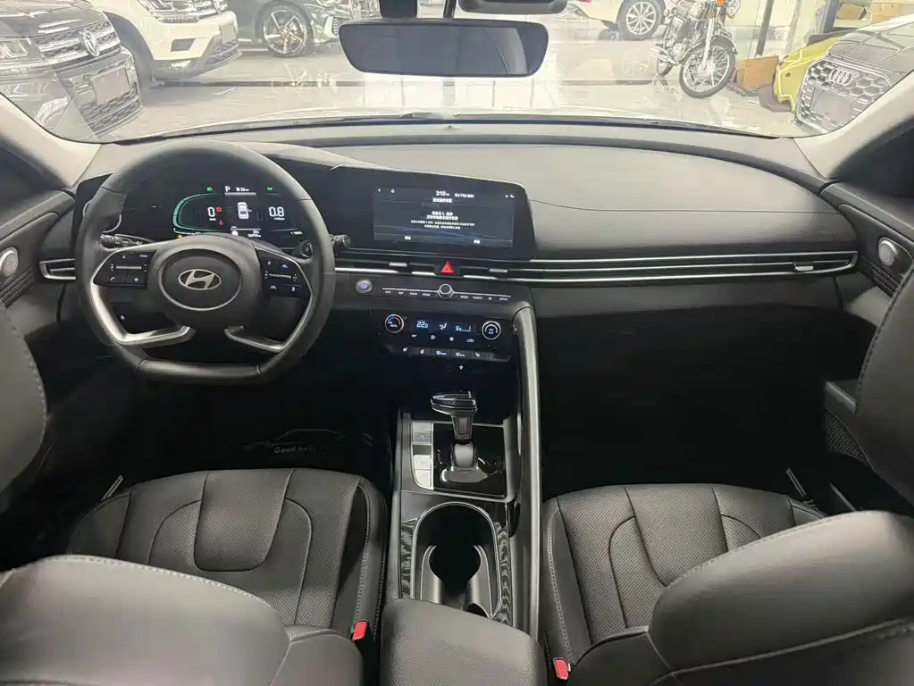 Hyundai Elantra 2023