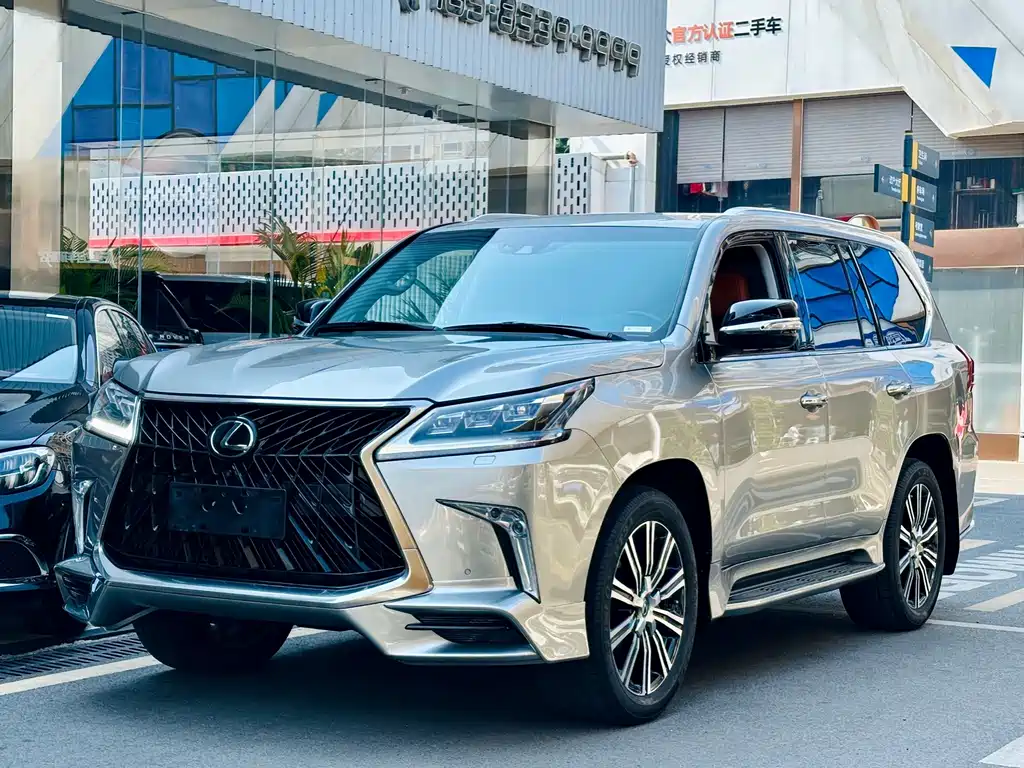Lexus LX 2019 — фото 1