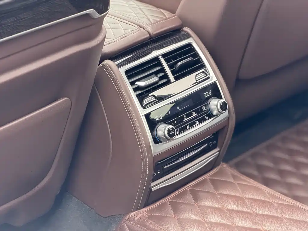 BMW 7 Series 2021 — фото 19