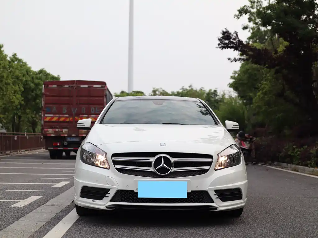 Mercedes-Benz A-Class 2015 — фото 2