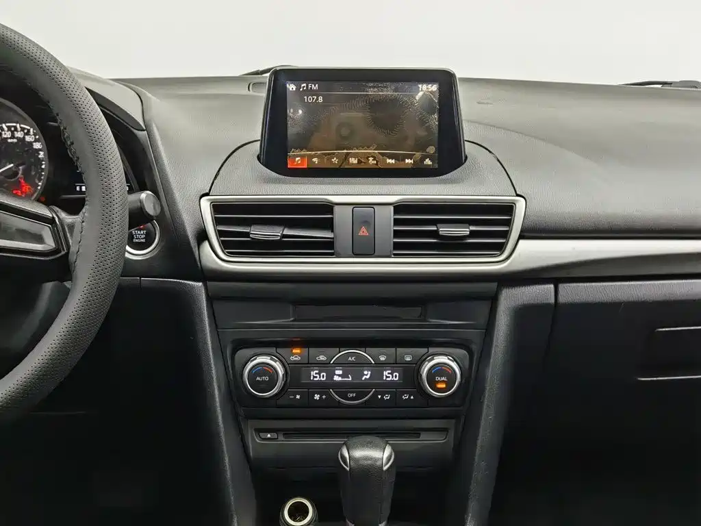 Mazda 3 Axela 2018 — фото 12