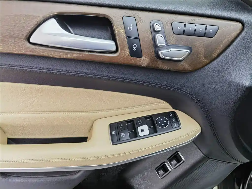 Mercedes-Benz GLS 2017 — фото 20