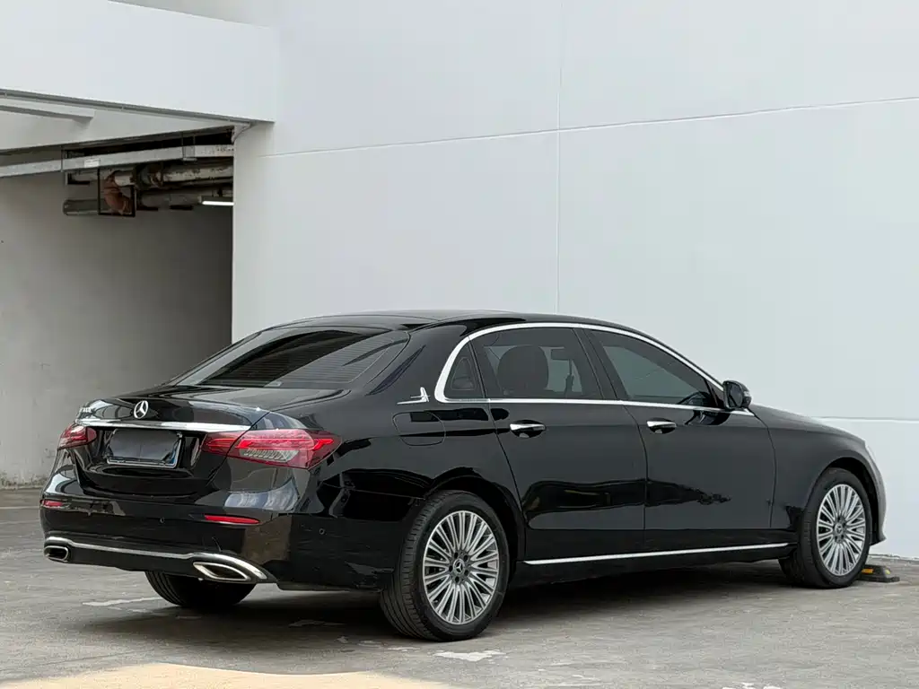 Mercedes-Benz E-Class 2023 — фото 10