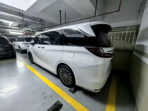 Lexus LM 2024