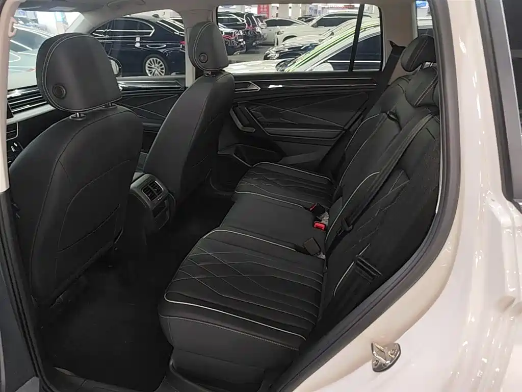 Volkswagen Tiguan L 2024 — фото 17