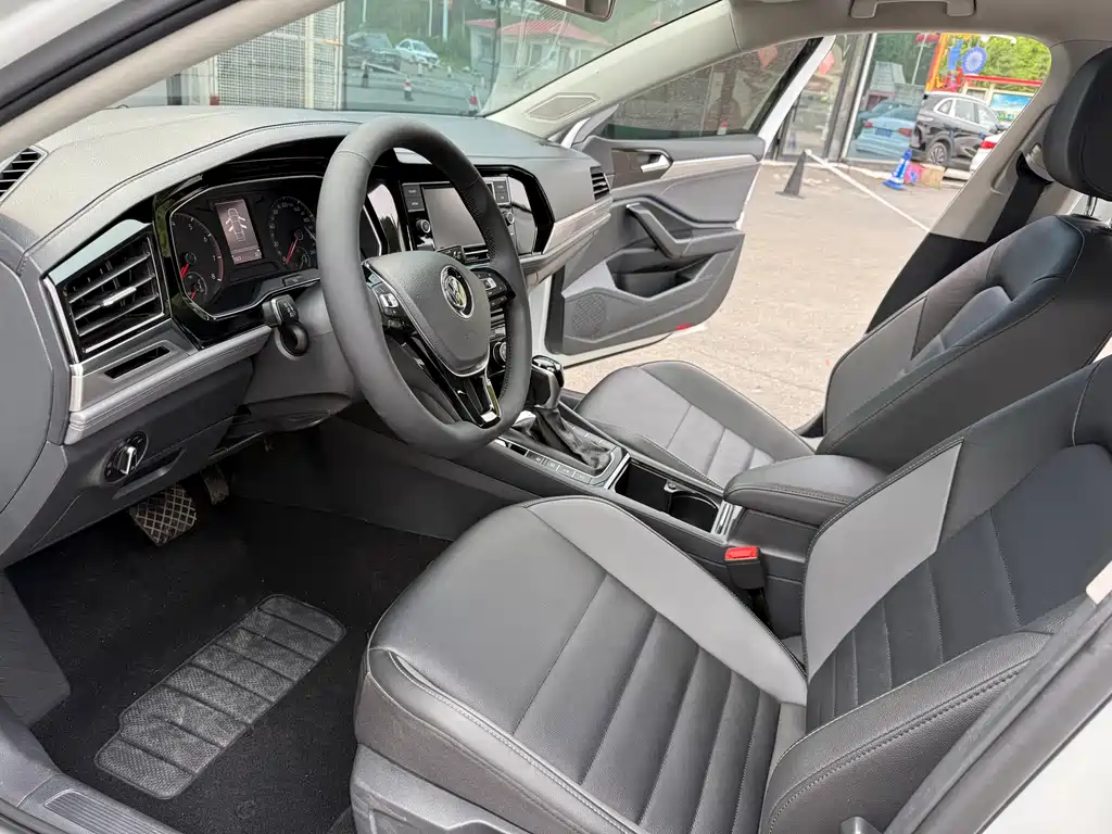 Volkswagen Sagitar 2020