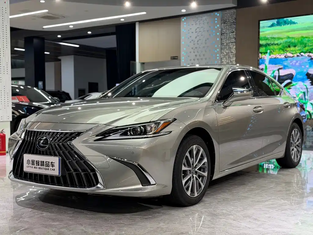 Lexus ES 2023 — фото 1
