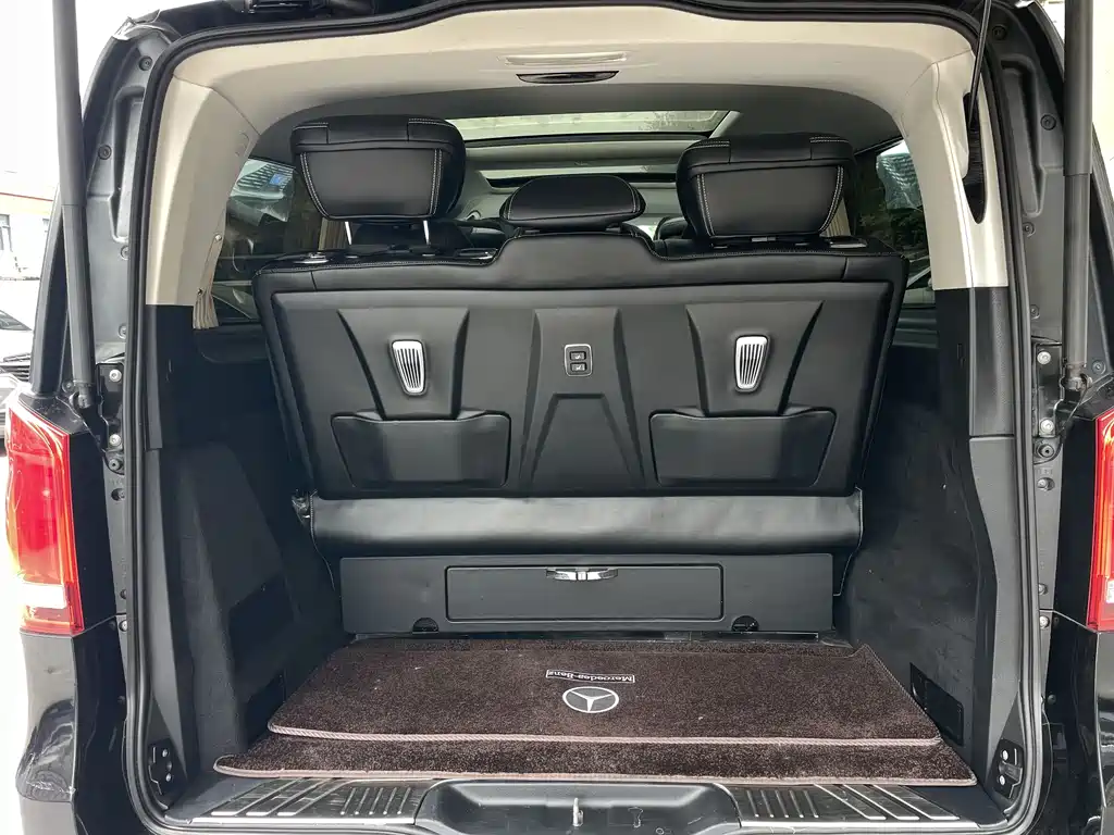 Mercedes-Benz V-Class 2020 — фото 25