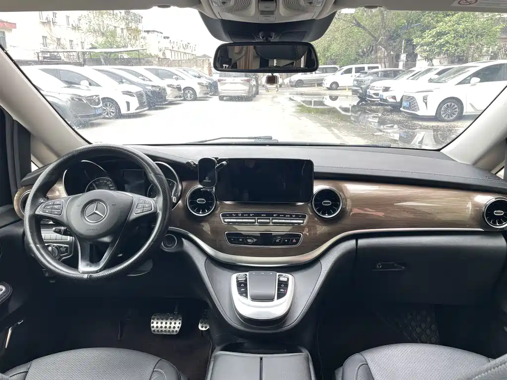 Mercedes-Benz V-Class 2020 — фото 13