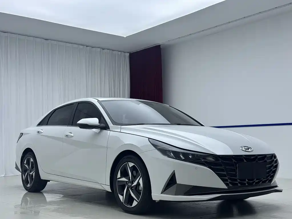 Hyundai Elantra 2023 — фото 3