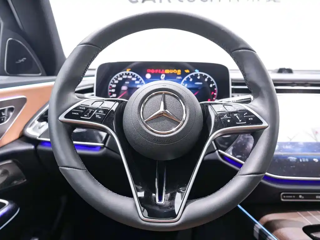 Mercedes-Benz E-Class 2024 — фото 17