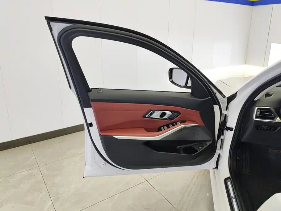 BMW 3 Series 2023