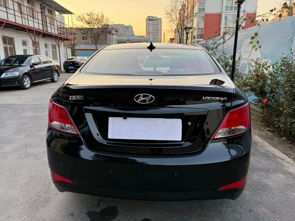 Hyundai Verna 2015 — фото 12