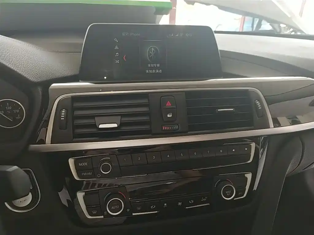 BMW 3 Series 2018 — фото 13