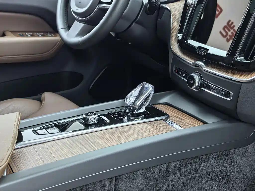 Volvo XC60 2024 — фото 18
