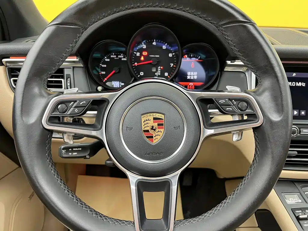 Porsche Macan 2019 — фото 25