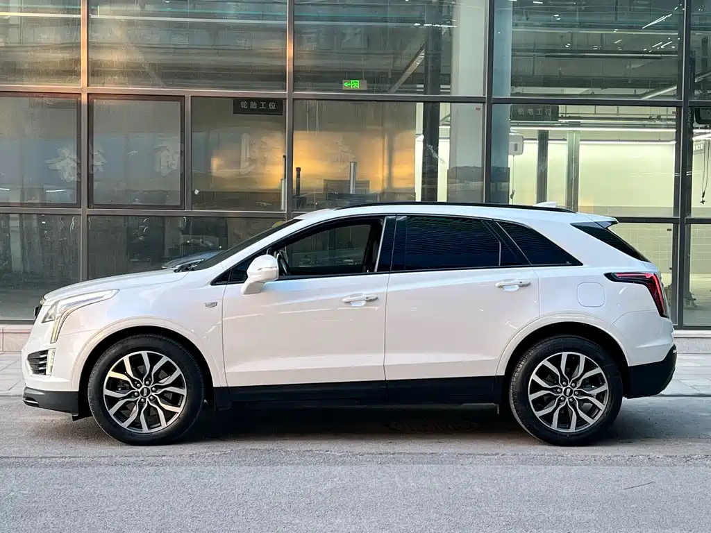 Cadillac XT5 2023 — фото 3