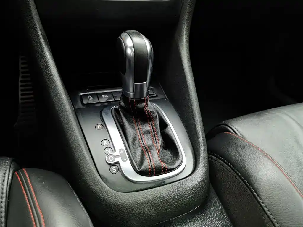 Volkswagen Golf GTI 2013 — фото 13