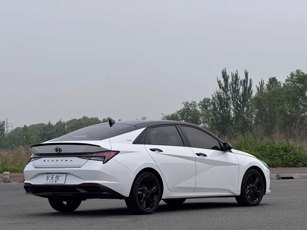 Hyundai Elantra 2022