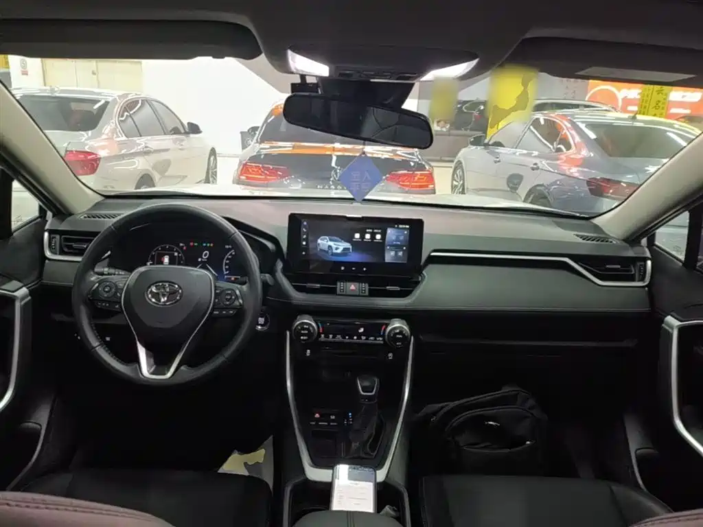 Toyota Wildlander 2023 — фото 10