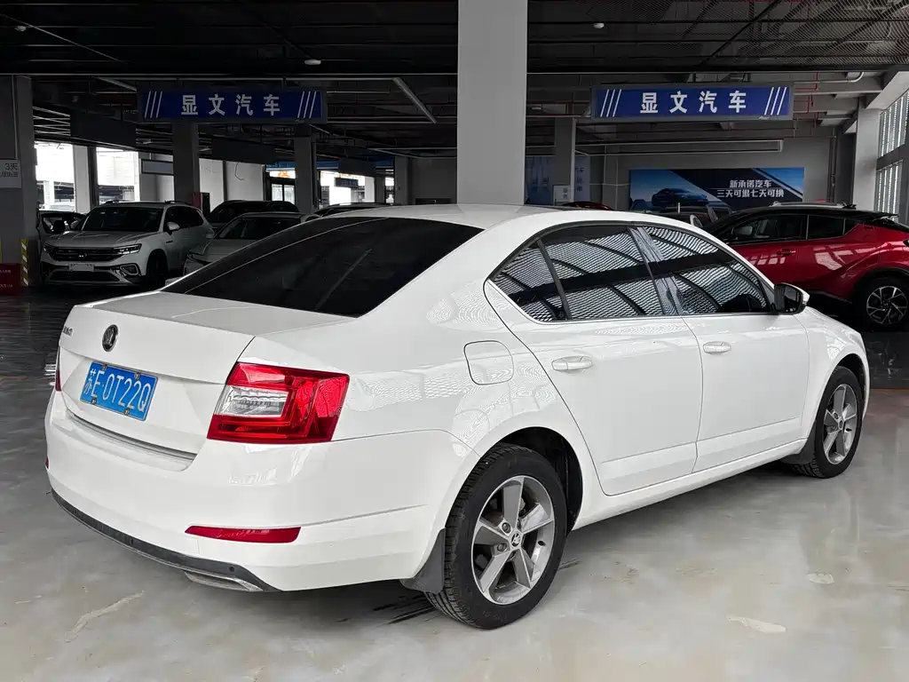 Skoda Octavia 2016 — фото 13