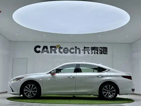 Lexus ES 2018
