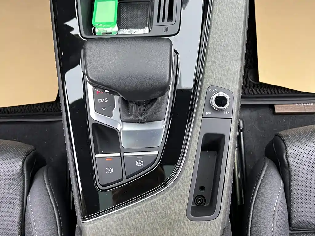 Audi A4L 2023 — фото 11