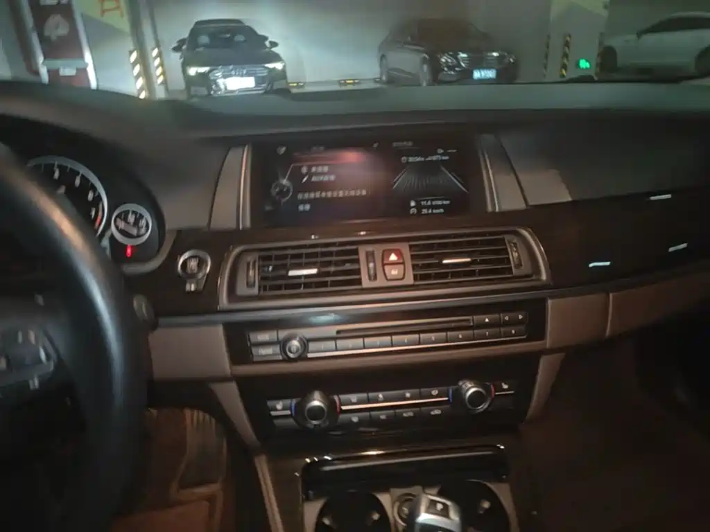 BMW 5 Series 2016 — фото 13