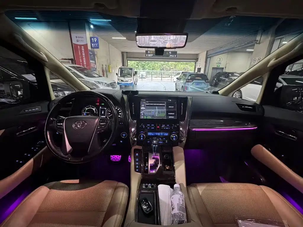 Toyota Alphard 2021 — фото 8