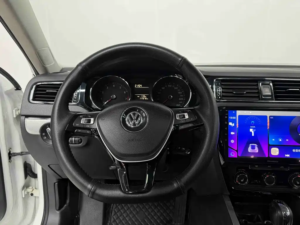 Volkswagen Sagitar 2016 — фото 16