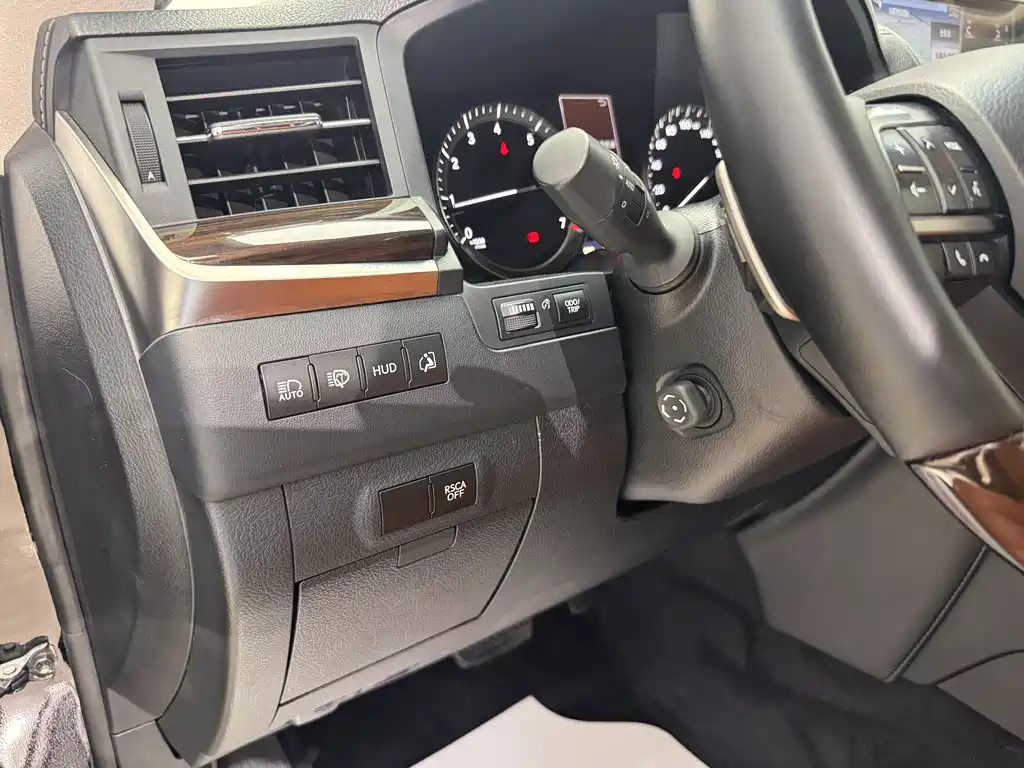 Lexus LX 2016 — фото 14