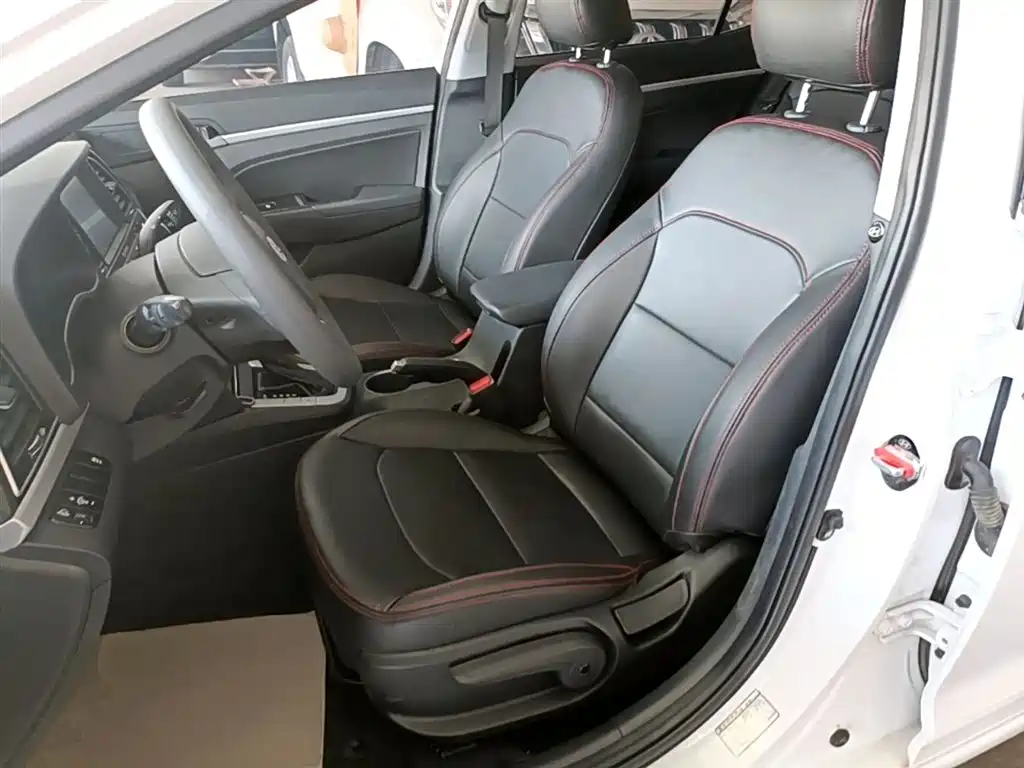 Hyundai Elantra 2019 — фото 15