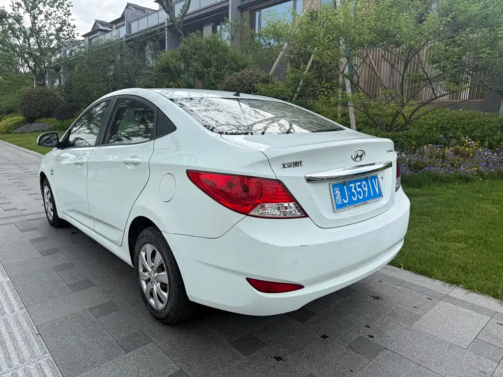 Hyundai Accent 2012 — фото 4