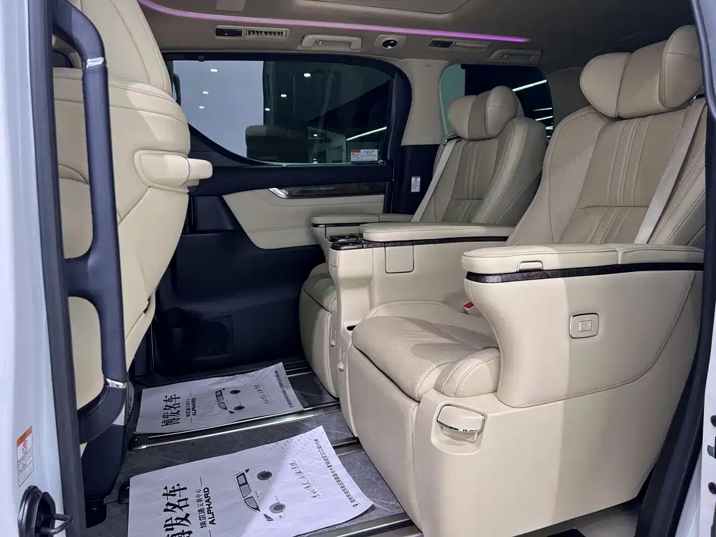 Toyota Vellfire 2022 — фото 13