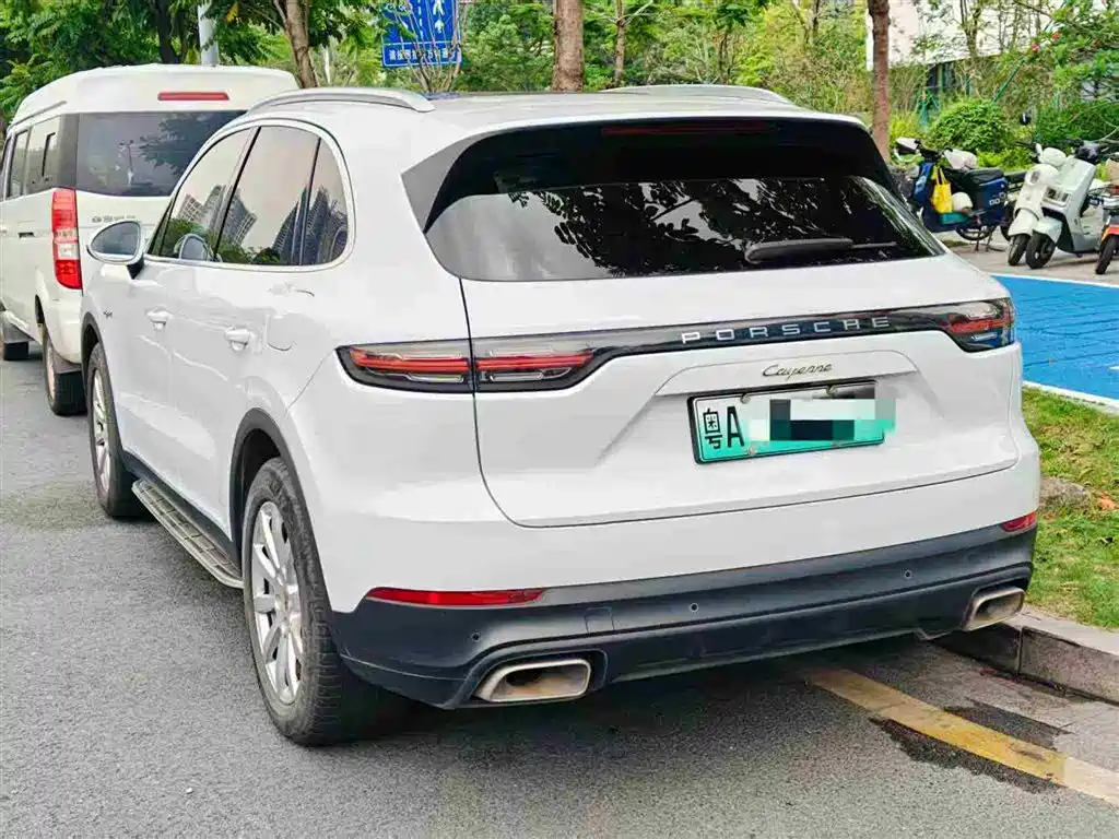 Porsche Cayenne Hybrid 2021 — фото 7