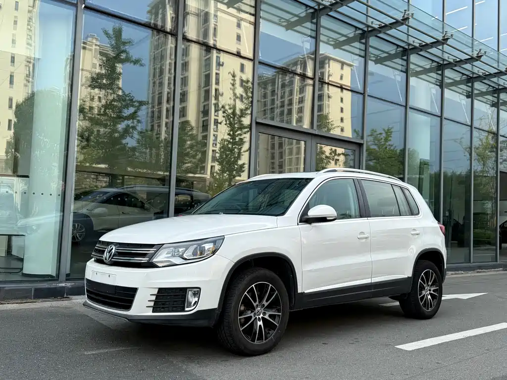 Volkswagen Tiguan 2015 — фото 1
