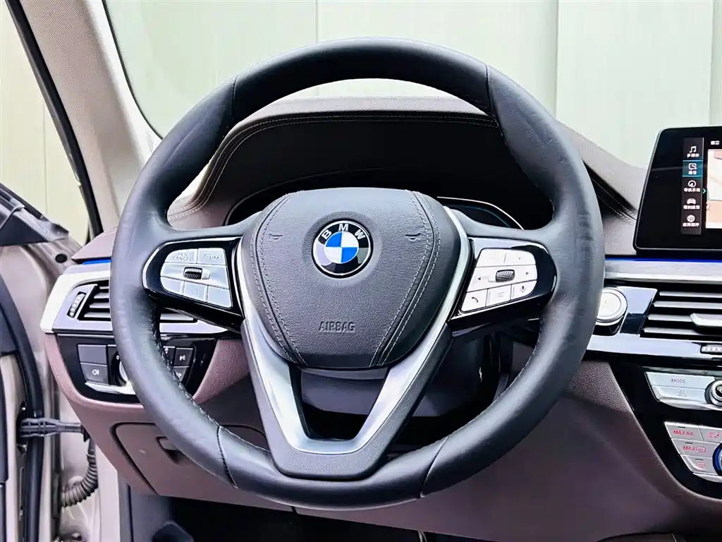 BMW 5 Series New Energy 2020 — фото 10