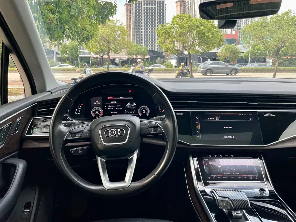 Audi Q7 2021 — фото 10